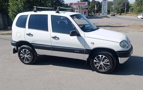 Chevrolet Niva I рестайлинг, 2004 год, 390 000 рублей, 2 фотография