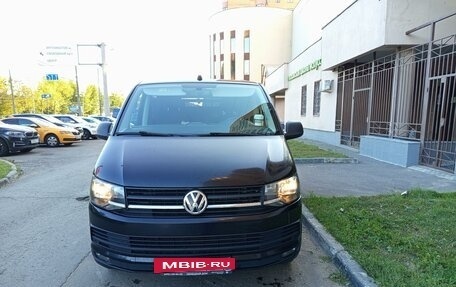 Volkswagen Multivan T6 рестайлинг, 2017 год, 4 550 000 рублей, 2 фотография