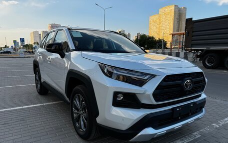 Toyota RAV4, 2024 год, 3 700 000 рублей, 2 фотография