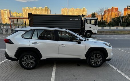 Toyota RAV4, 2024 год, 3 700 000 рублей, 3 фотография