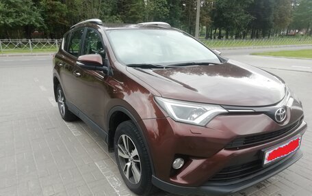 Toyota RAV4, 2017 год, 2 700 000 рублей, 2 фотография