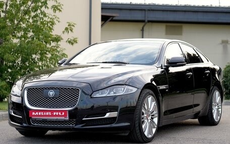 Jaguar XJ IV (X351), 2017 год, 3 990 000 рублей, 2 фотография