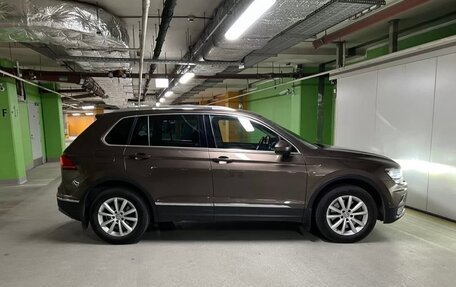 Volkswagen Tiguan II, 2017 год, 2 600 000 рублей, 2 фотография