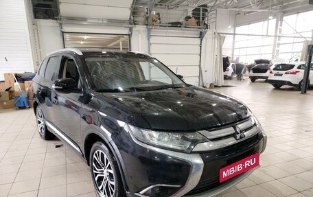 Mitsubishi Outlander III рестайлинг 3, 2016 год, 1 799 000 рублей, 2 фотография