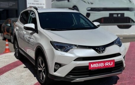 Toyota RAV4, 2018 год, 2 900 000 рублей, 2 фотография