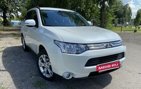 Mitsubishi Outlander III рестайлинг 3, 2013 год, 1 860 000 рублей, 4 фотография