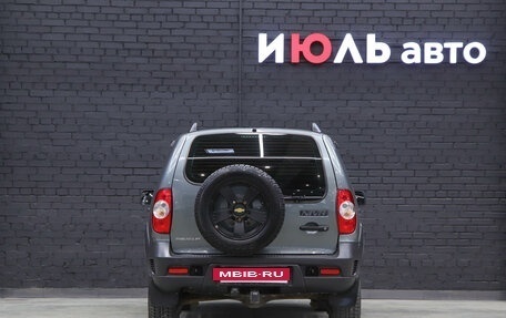 Chevrolet Niva I рестайлинг, 2017 год, 895 000 рублей, 5 фотография