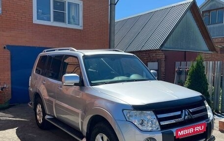 Mitsubishi Pajero IV, 2011 год, 2 550 000 рублей, 4 фотография