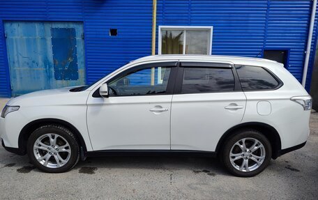 Mitsubishi Outlander III рестайлинг 3, 2014 год, 1 830 000 рублей, 2 фотография