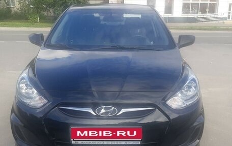 Hyundai Solaris II рестайлинг, 2013 год, 830 000 рублей, 2 фотография