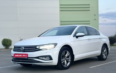 Volkswagen Passat B8 рестайлинг, 2021 год, 2 850 000 рублей, 2 фотография