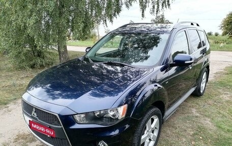 Mitsubishi Outlander III рестайлинг 3, 2011 год, 1 630 000 рублей, 2 фотография