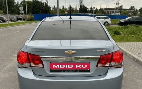 Chevrolet Cruze II, 2010 год, 650 000 рублей, 3 фотография