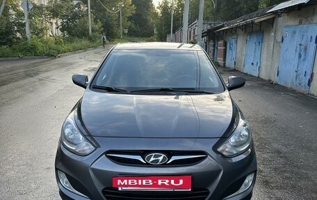 Hyundai Solaris II рестайлинг, 2011 год, 860 000 рублей, 3 фотография