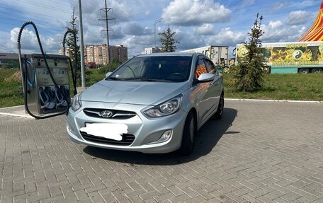 Hyundai Solaris II рестайлинг, 2011 год, 810 000 рублей, 2 фотография