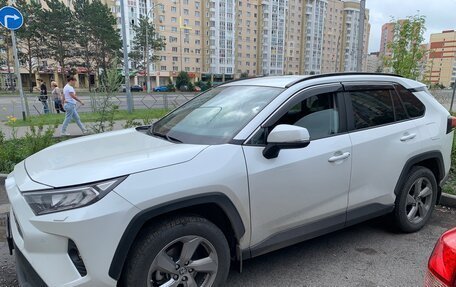 Toyota RAV4, 2021 год, 3 900 000 рублей, 2 фотография