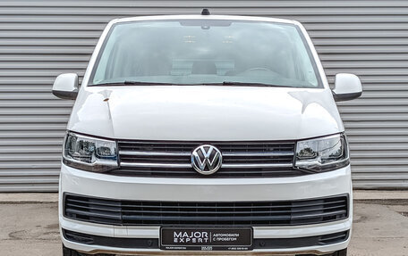 Volkswagen Caravelle T6 рестайлинг, 2019 год, 2 500 000 рублей, 2 фотография