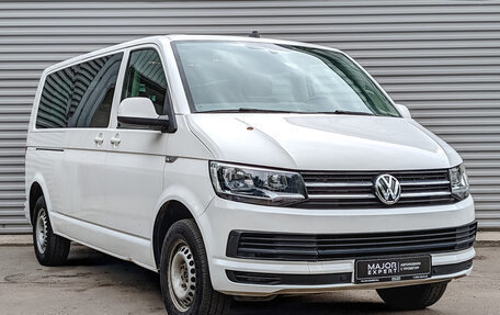 Volkswagen Caravelle T6 рестайлинг, 2019 год, 2 500 000 рублей, 3 фотография