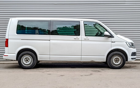 Volkswagen Caravelle T6 рестайлинг, 2019 год, 2 500 000 рублей, 4 фотография