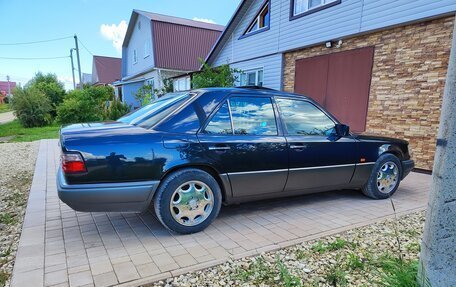 Mercedes-Benz E-Класс, 1994 год, 1 440 000 рублей, 3 фотография