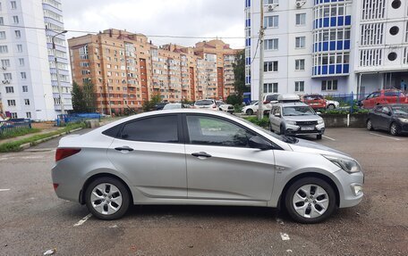 Hyundai Solaris II рестайлинг, 2015 год, 860 000 рублей, 2 фотография