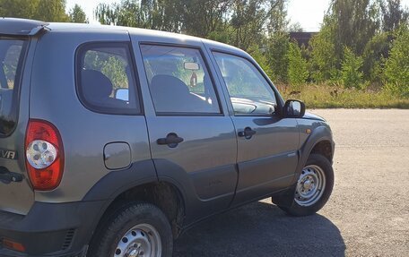 Chevrolet Niva I рестайлинг, 2010 год, 535 000 рублей, 3 фотография