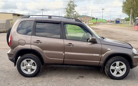 Chevrolet Niva I рестайлинг, 2015 год, 580 000 рублей, 3 фотография