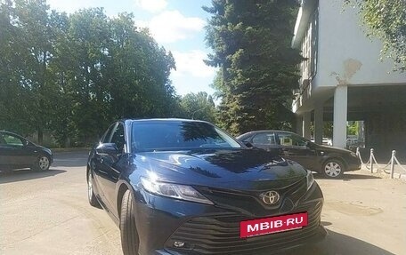 Toyota Camry, 2018 год, 2 690 000 рублей, 2 фотография