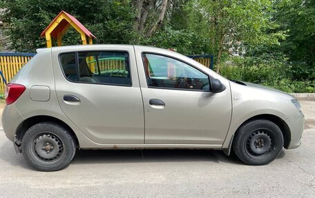 Renault Sandero II рестайлинг, 2016 год, 700 000 рублей, 2 фотография