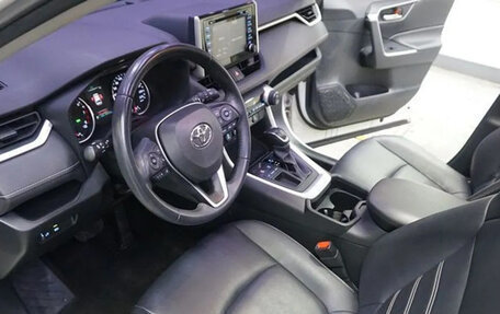 Toyota RAV4, 2019 год, 3 100 000 рублей, 4 фотография