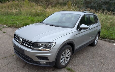 Volkswagen Tiguan II, 2018 год, 2 300 000 рублей, 1 фотография