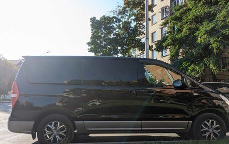 Hyundai Grand Starex Grand Starex I рестайлинг 2, 2017 год, 3 450 000 рублей, 4 фотография