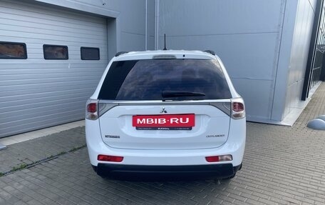 Mitsubishi Outlander III рестайлинг 3, 2013 год, 1 489 000 рублей, 3 фотография