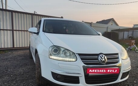 Volkswagen Jetta VI, 2010 год, 670 000 рублей, 2 фотография