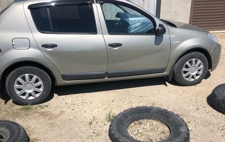 Renault Sandero I, 2012 год, 750 000 рублей, 2 фотография