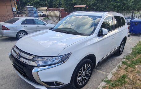 Mitsubishi Outlander III рестайлинг 3, 2018 год, 2 555 000 рублей, 3 фотография