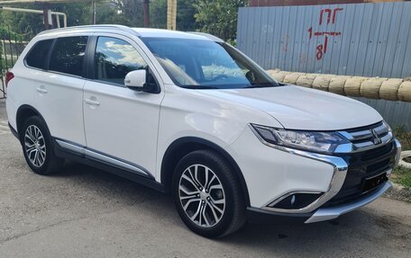 Mitsubishi Outlander III рестайлинг 3, 2018 год, 2 555 000 рублей, 2 фотография