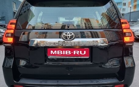 Toyota Land Cruiser Prado 150 рестайлинг 2, 2018 год, 7 000 000 рублей, 4 фотография