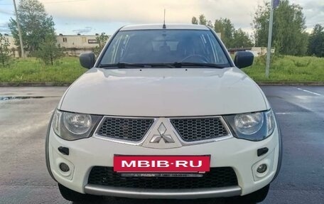 Mitsubishi L200 IV рестайлинг, 2013 год, 1 680 000 рублей, 2 фотография