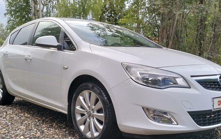 Opel Astra J, 2011 год, 890 000 рублей, 3 фотография