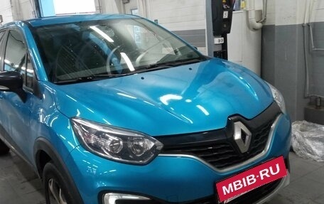 Renault Kaptur I рестайлинг, 2017 год, 1 372 000 рублей, 2 фотография