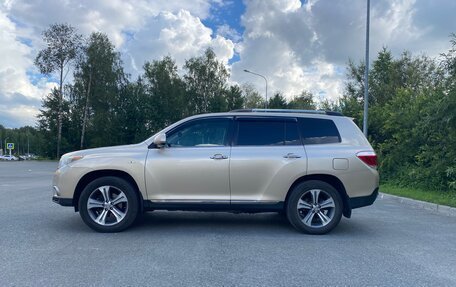 Toyota Highlander III, 2011 год, 2 390 000 рублей, 3 фотография