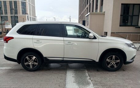 Mitsubishi Outlander III рестайлинг 3, 2017 год, 1 450 000 рублей, 3 фотография