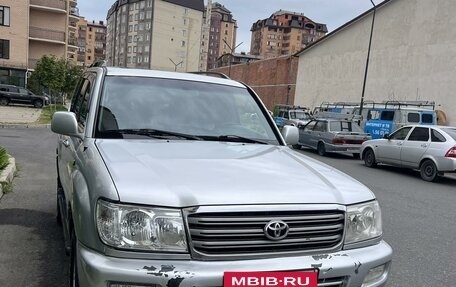 Toyota Land Cruiser 100 рестайлинг 2, 2006 год, 2 000 000 рублей, 2 фотография