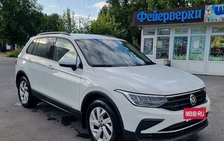 Volkswagen Tiguan II, 2021 год, 2 850 000 рублей, 2 фотография