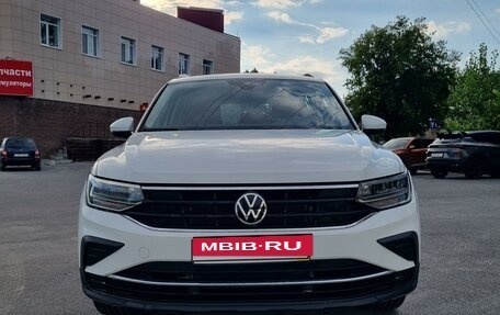 Volkswagen Tiguan II, 2021 год, 2 850 000 рублей, 1 фотография