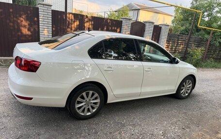 Volkswagen Jetta VI, 2013 год, 1 150 000 рублей, 2 фотография