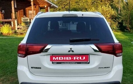 Mitsubishi Outlander III рестайлинг 3, 2015 год, 1 920 000 рублей, 3 фотография