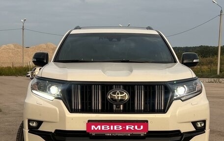 Toyota Land Cruiser Prado 150 рестайлинг 2, 2018 год, 6 390 000 рублей, 2 фотография