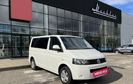 Volkswagen Caravelle T5, 2011 год, 2 600 000 рублей, 2 фотография